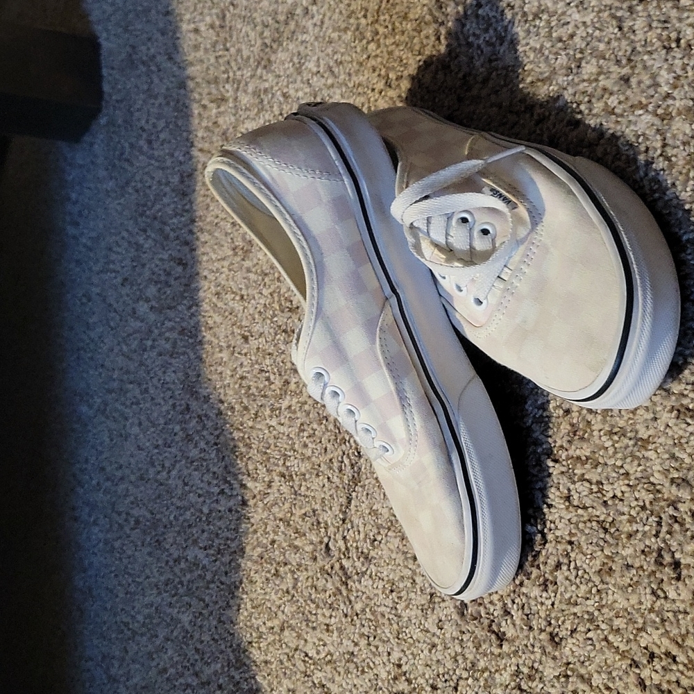 Van's - Picture 2 of 3